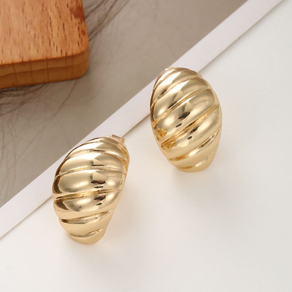 Gold Vintage Style Ribbed Convex Design Clip On Stud Earrings